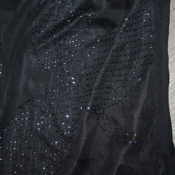 Black Sleeveless Tunic with flower pattern beads - Picture 8 of 8